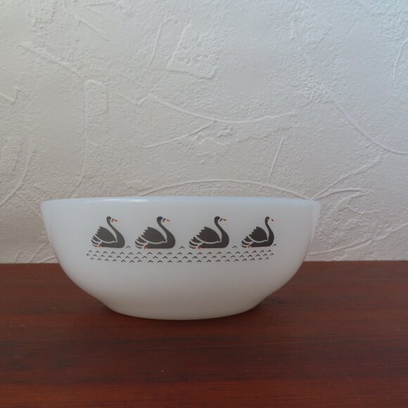 Set of 5 Vintage MCM Termocrisa Swan Pattern Bowls - Picture 2 of 9